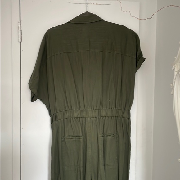 Universal Thread Green Jumpsuit with Collared Neckline and Adjustable Waist - Picture 8 of 8